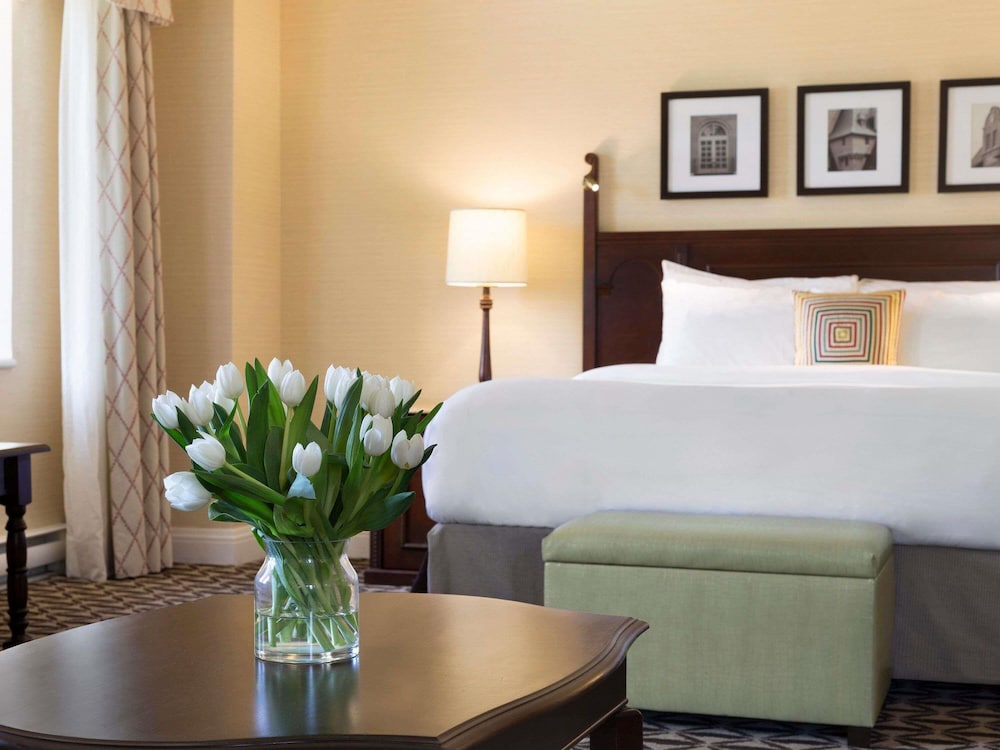 Habitación Fairmont con cama king size del hotel Fairmont Le Manoir Richelieu. Foto 4