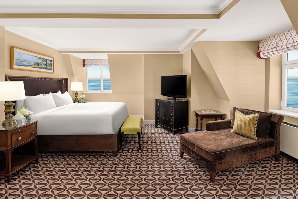 Suite St Laurent con cama king size. No fumadores del hotel Fairmont Le Manoir Richelieu. Foto 2