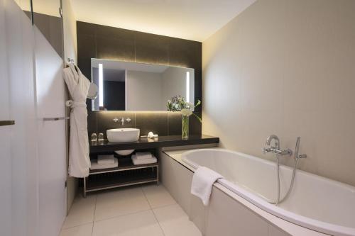 Habitación Premium con cama extragrande del hotel Intercontinental Marseille - Dieu, An Ihg