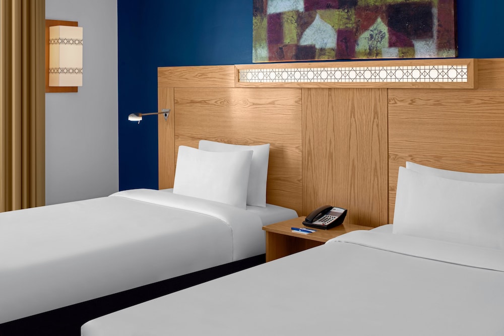 Habitación estándar, 2 camas individuales, fumadores del hotel Holiday Inn Express Dubai Airport, An Ihg. Foto 4