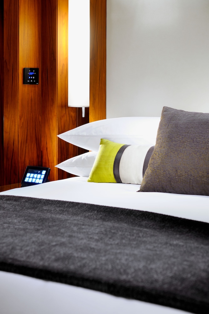 Suite ejecutiva, 1 cama de matrimonio grande, en esquina del hotel Jw Marriott Marquis Dubai. Foto 1