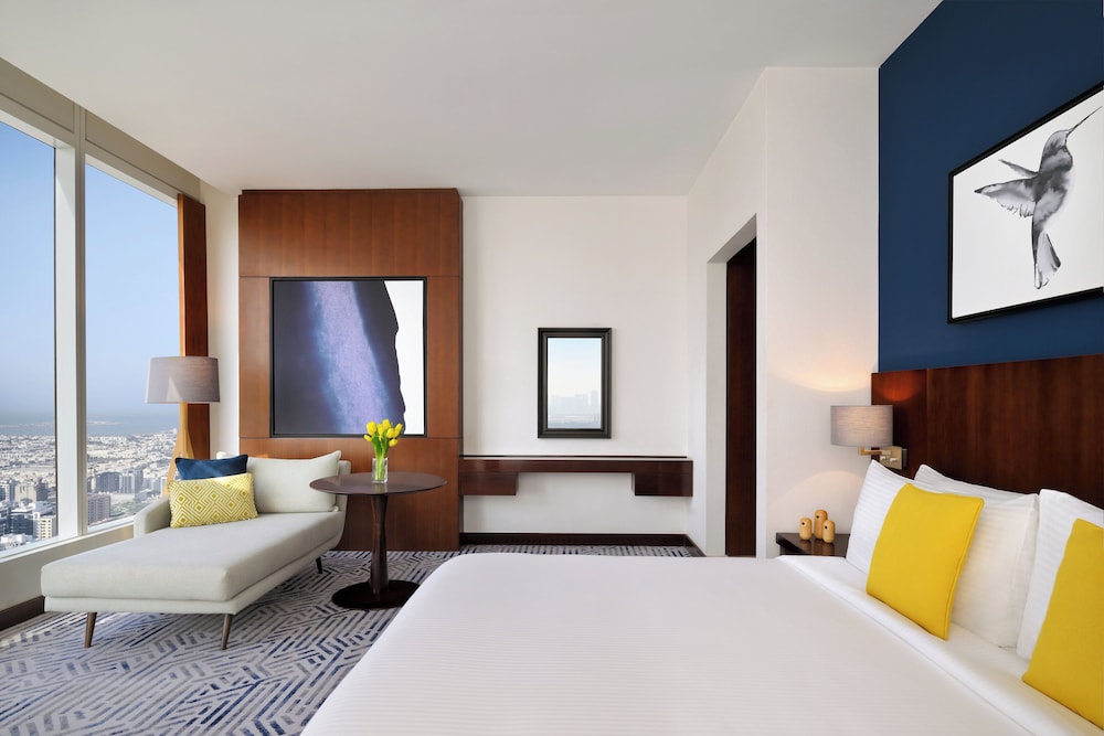 Habitación Club, 1 cama de matrimonio grande (Club Room Skyline View) del hotel Voco Dubai. Foto 2