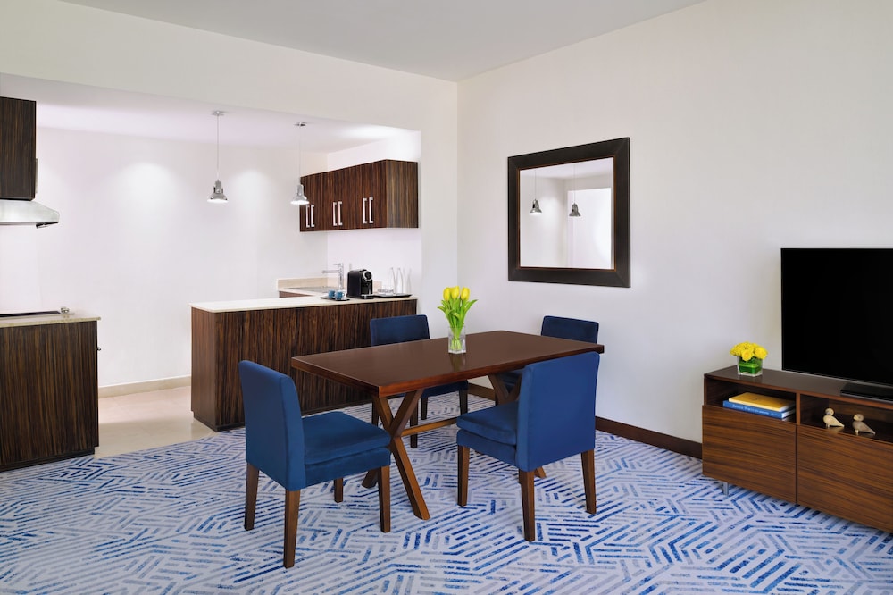 Suite, 2 habitaciones del hotel Voco Dubai. Foto 3