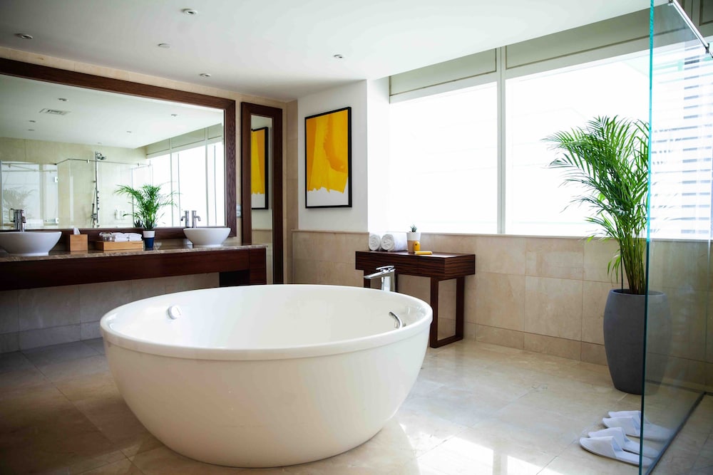 Suite Royal, 2 habitaciones del hotel Voco Dubai. Foto 7