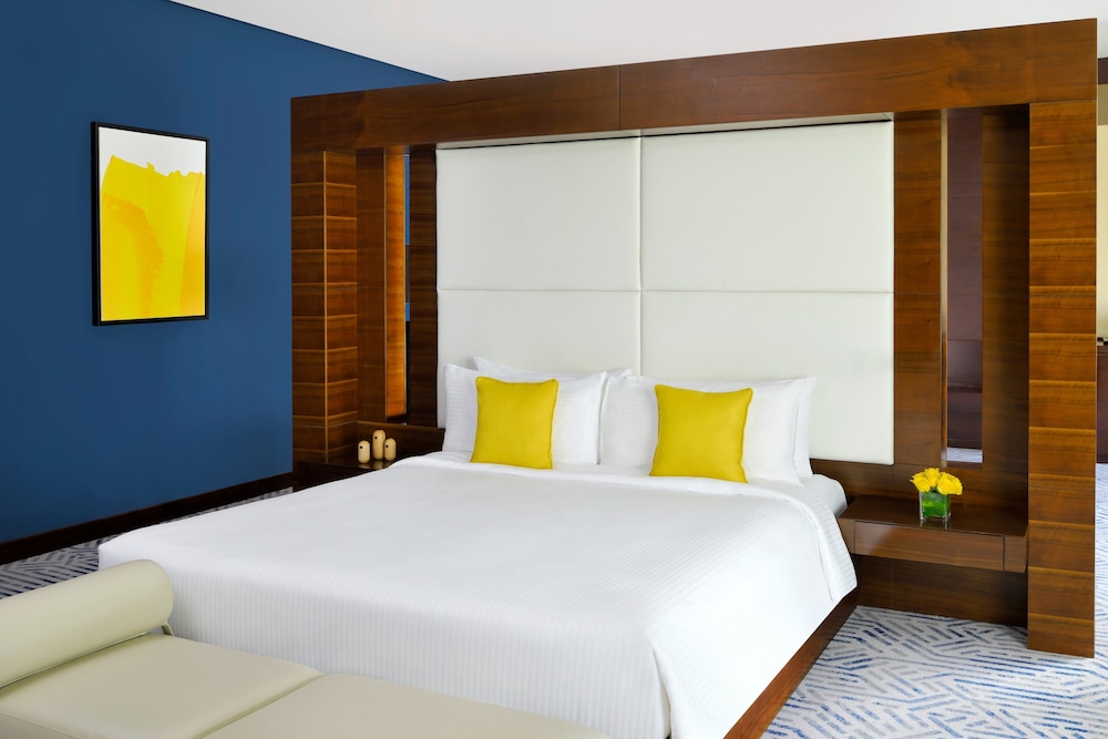 Suite junior, 1 cama de matrimonio grande del hotel Voco Dubai. Foto 2