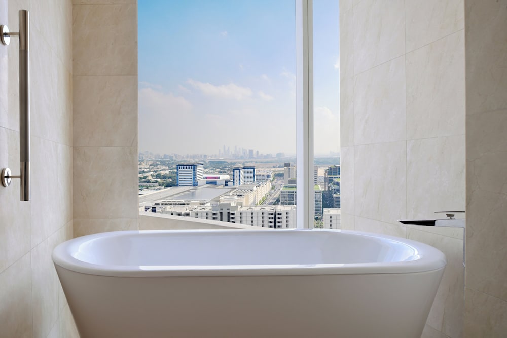Habitación Premium, 1 cama de matrimonio grande del hotel Voco Dubai. Foto 4