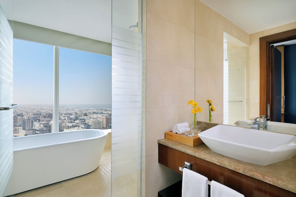 Habitación Deluxe del hotel Voco Dubai. Foto 5