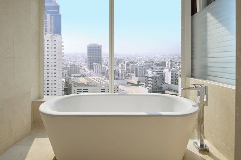 Habitación Deluxe, 1 cama de matrimonio grande, vistas a la ciudad (High Floor) del hotel Voco Dubai. Foto 4