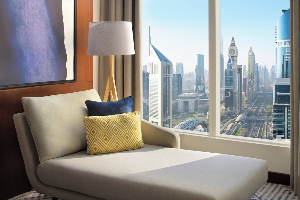 Habitación Club, 1 cama de matrimonio grande, vistas a la ciudad del hotel Voco Dubai. Foto 9