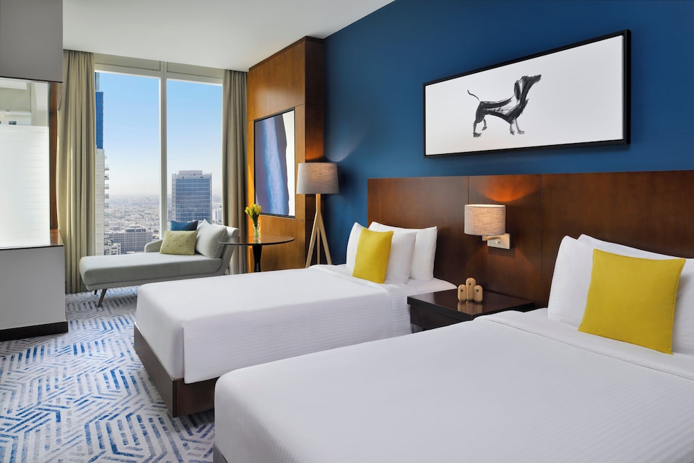 Habitación Club, 2 camas individuales, vistas a la ciudad del hotel Voco Dubai. Foto 5