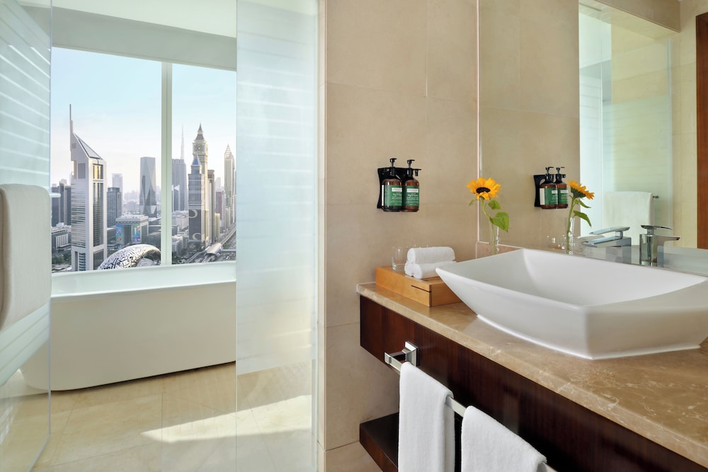 Suite junior, 1 cama de matrimonio grande del hotel Voco Dubai. Foto 8