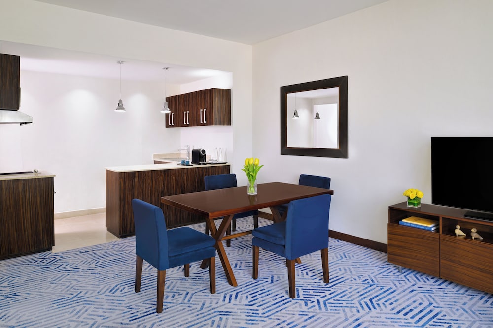Suite, 2 habitaciones del hotel Voco Dubai. Foto 13