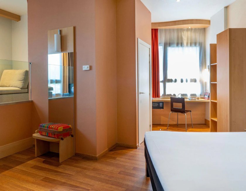 Habitación superior, 1 cama doble del hotel Ibis Madrid Centro Las Ventas. Foto 5