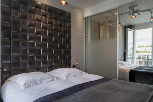 Classic Double Room with Panoramic Sacré - Coeur View del hotel ATALA HOTEL CHAMPS ELYSEES. Foto 4