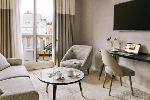 The Timeless Suite - Eiffel Tower View del hotel ATALA HOTEL CHAMPS ELYSEES. Foto 4