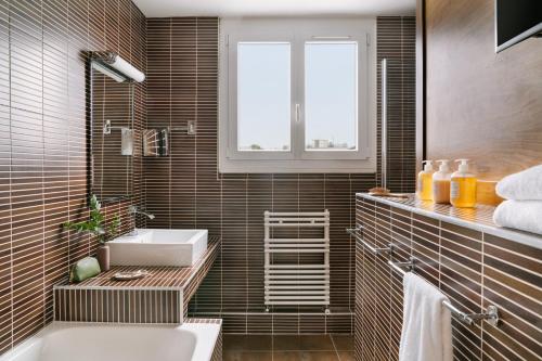 La Couture Suite - Panoramic View del hotel ATALA HOTEL CHAMPS ELYSEES. Foto 7