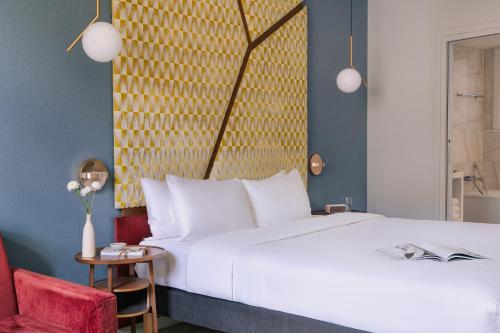 Suite Junior del hotel ATALA HOTEL CHAMPS ELYSEES. Foto 2