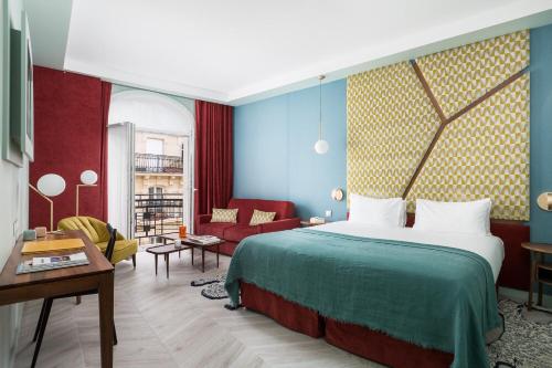 Suite Junior del hotel ATALA HOTEL CHAMPS ELYSEES. Foto 5