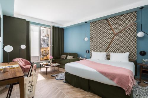 Suite Junior del hotel ATALA HOTEL CHAMPS ELYSEES. Foto 6