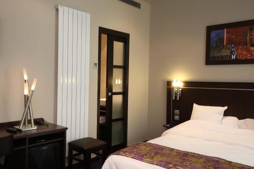 Habitación Doble Superior del hotel CHOISEUL OPERA HOTEL. Foto 4