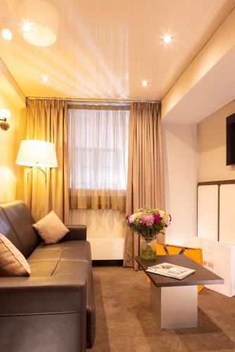 Suite Junior del hotel CHOISEUL OPERA HOTEL. Foto 3