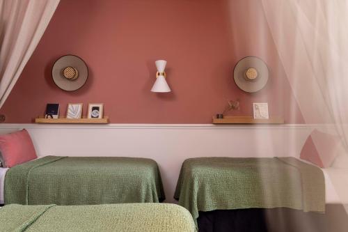 Habitación Cuádruple con acceso a la sauna del hotel Le Petit Beaumarchais and Spa. Foto 4