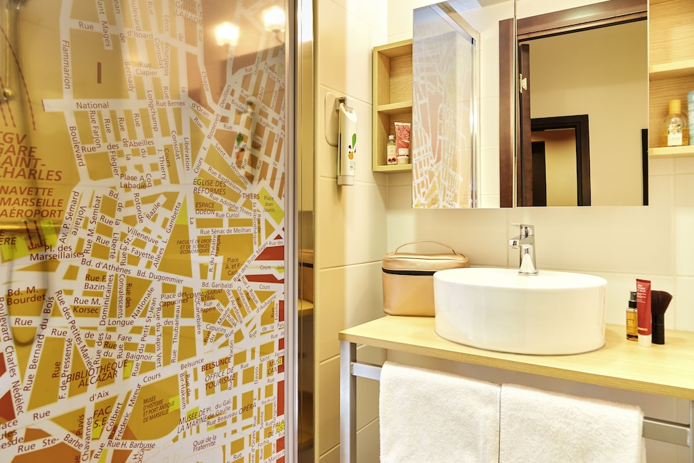 Habitación estándar con 2 camas individuales del hotel Ibis Styles Marseille Gare Saint-charles. Foto 3