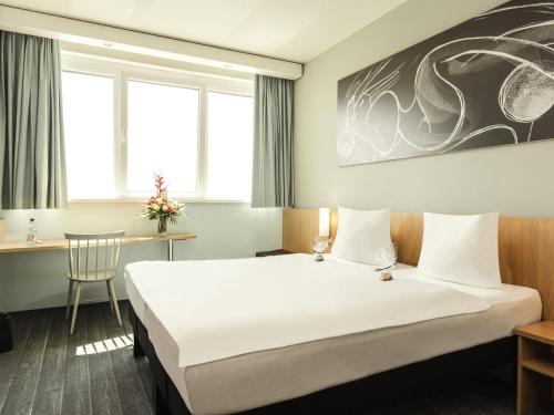 Habitación Doble Estándar - 2 camas del hotel Ibis Vienna Airport. Foto 1