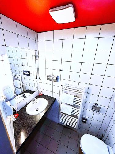 Habitación Doble Superior - 2 camas del hotel Ibis Vienna Airport. Foto 4