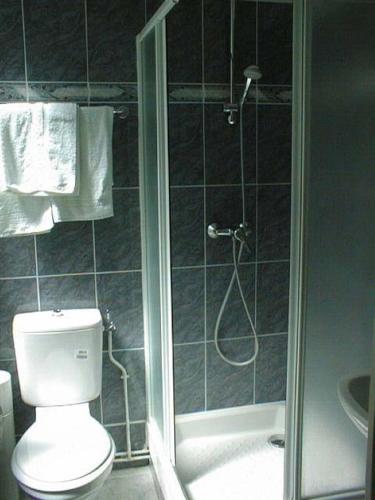 Habitación cuádruple del hotel Ferney République. Foto 1