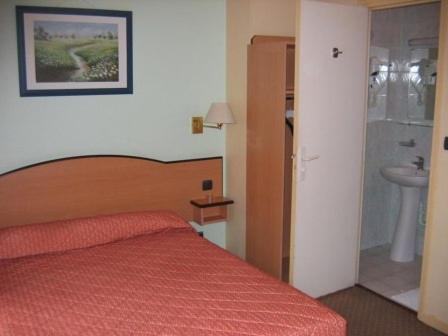 Habitación cuádruple del hotel Ferney République. Foto 2