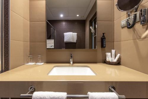 Habitación Doble Deluxe del hotel BIBO Recogidas. Foto 7