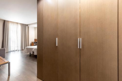 Habitación Doble Deluxe con cama supletoria del hotel BIBO Recogidas. Foto 1