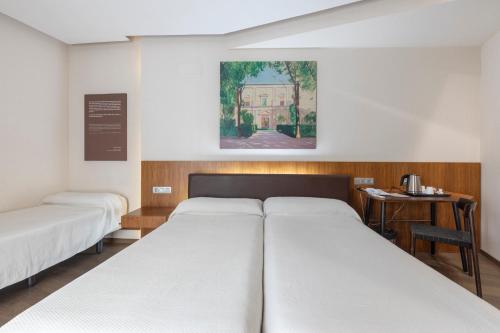 Habitación Triple del hotel BIBO Recogidas. Foto 7