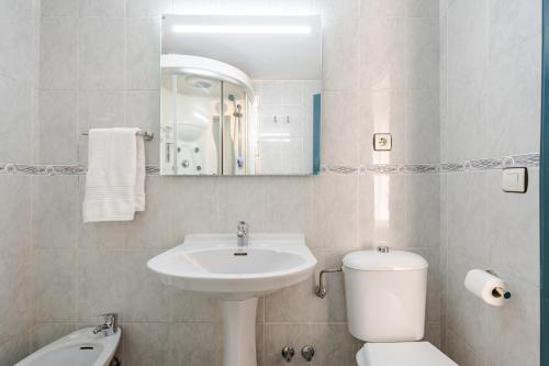 Habitación Triple del hotel Agur. Foto 2