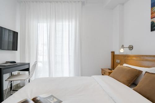 Habitación doble con balcón del hotel Agur. Foto 1