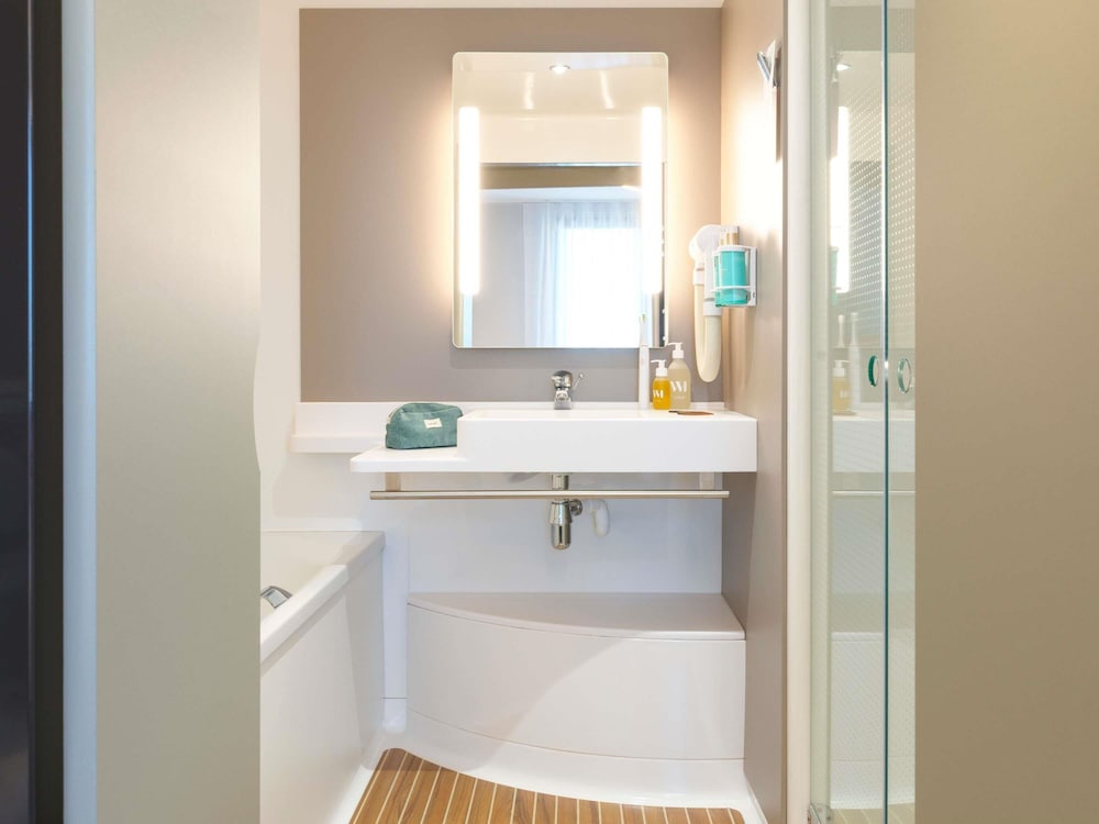 Suite superior con 1 cama doble del hotel Novotel Suites Nancy Centre. Foto 3