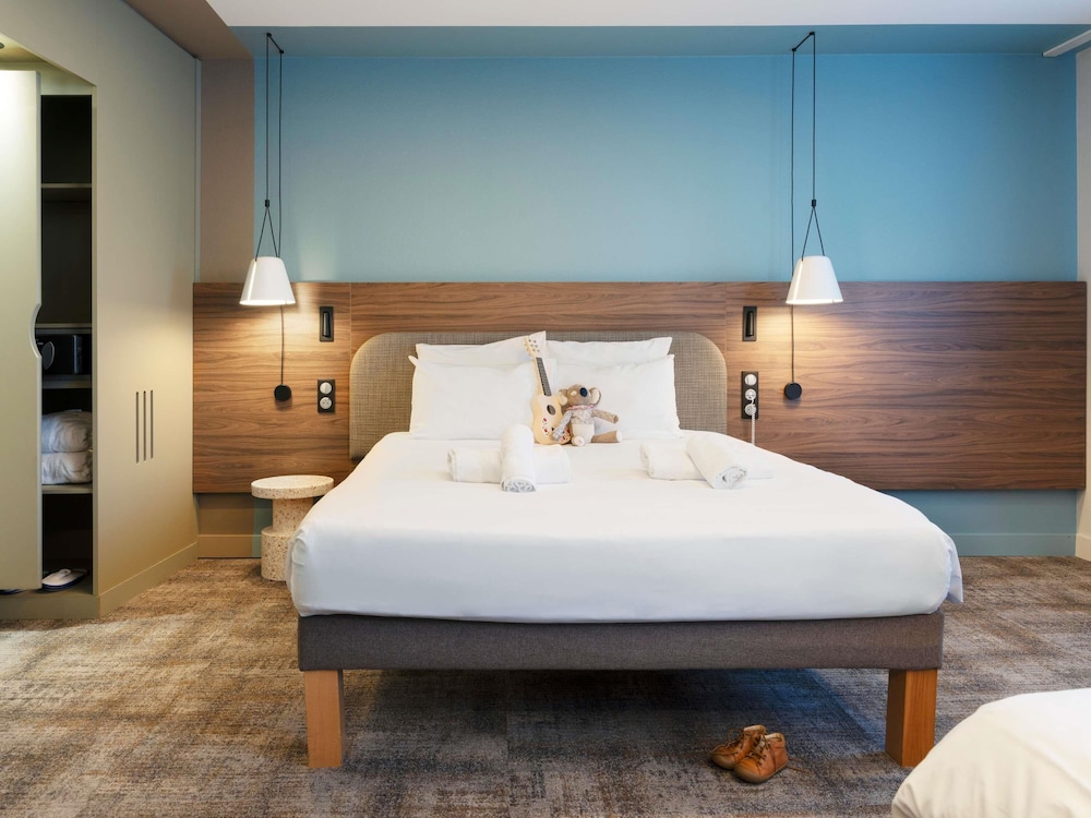 Suite Ejecutiva con 1 cama doble y 1 sofá - cama del hotel Novotel Suites Nancy Centre. Foto 3