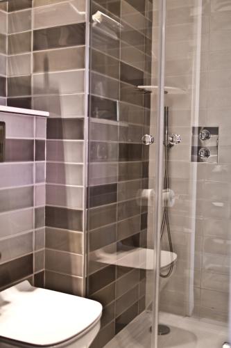 Habitación Individual Pequeña con ducha del hotel Stella Etoile. Foto 1