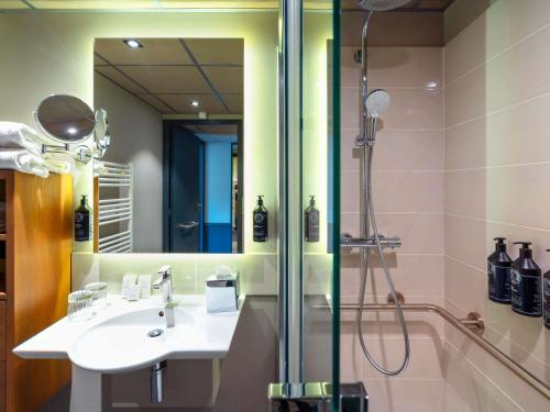 Deluxe Double Room with Terrace - Lake Side del hotel Splendid Lac D'annecy - Handwritten Collection. Foto 9