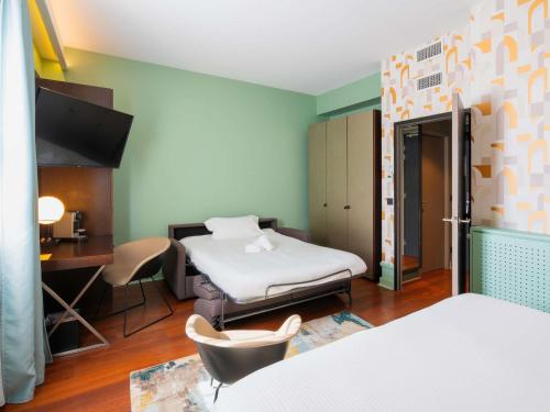 Superior Family Room with One Double and One Double Sofa Bed del hotel Splendid Lac D'annecy - Handwritten Collection. Foto 2