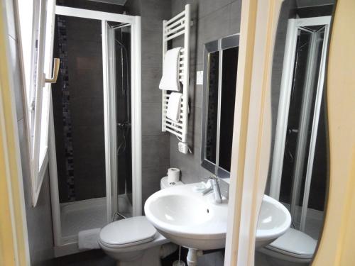 Habitación Individual del hotel AMELIE HOTEL. Foto 10