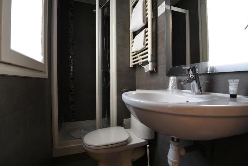 Habitación Individual del hotel AMELIE HOTEL. Foto 12