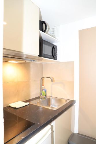 Estudio kitchenette del hotel AMHotel Italie. Foto 7