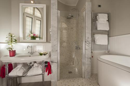 Habitación Doble Deluxe con bañera de hidromasaje del hotel Demetra. Foto 5