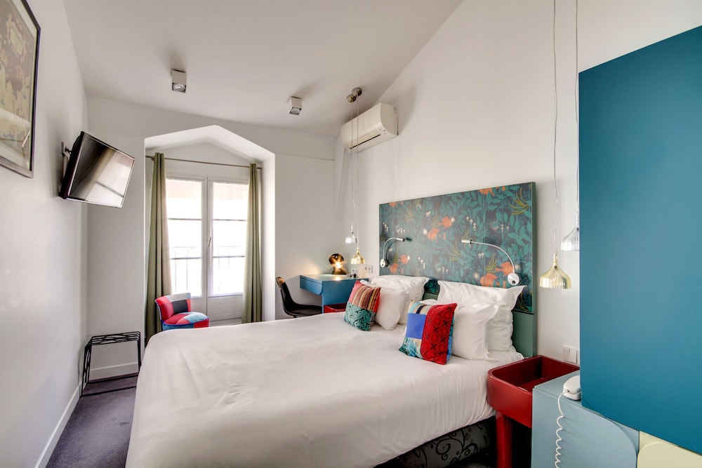 Habitación doble superior del hotel SEVRES SAINT GERMAIN. Foto 3