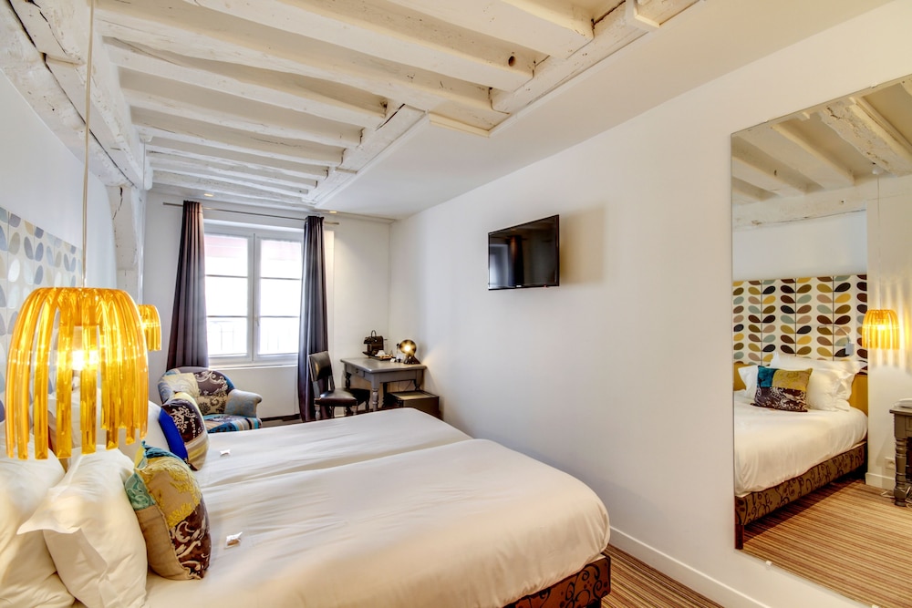 Habitación Deluxe con 2 camas individuales del hotel SEVRES SAINT GERMAIN