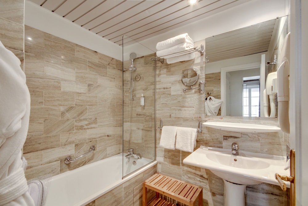 Habitación Deluxe con 2 camas individuales del hotel SEVRES SAINT GERMAIN. Foto 4