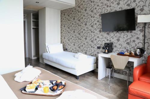 Habitación Triple Superior del hotel Klima Milano Fiere. Foto 1