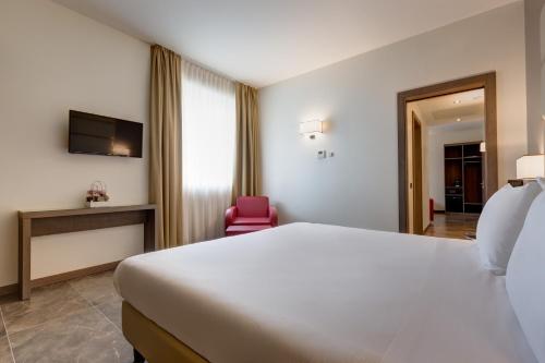 Habitación familiar 1 Cama king Sofá Cama incluido Agradable del hotel Klima Milano Fiere. Foto 2